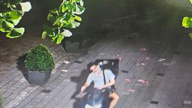 강남역 불법 전단 살포 일당 검거…사상 첫 총책 구속