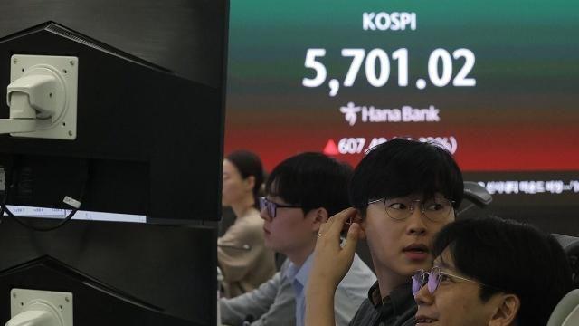 전날 코스피 일중변동률 11.42%...금융위기·팬데믹 이후 최고치