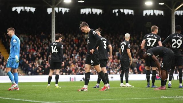 ‘임금 반토막 임박’ 동네북 토트넘, ‘강등권 빨간불’ 제대로 켜졌다