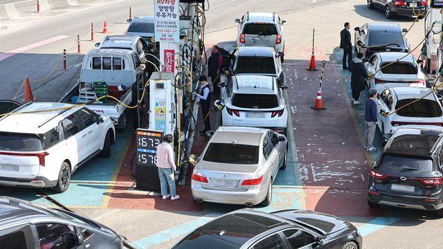 기름값 미친듯 치솟더니…서울 주유소서 기이한 현상이 벌어지고 있다
