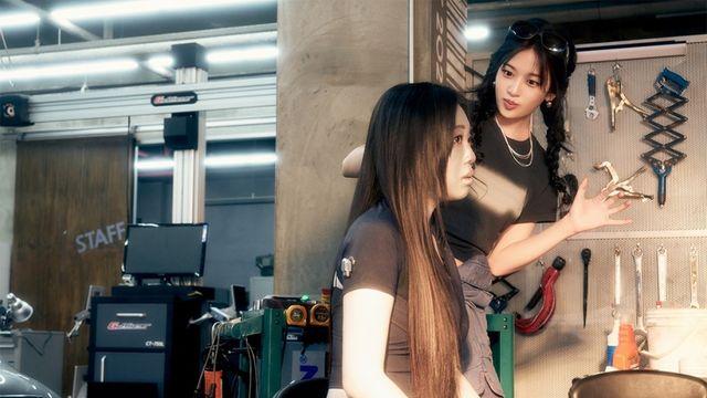 아이브 안유진, '절친' 이영지 신곡 지원사격…'지락실' 우정♥