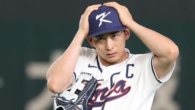 내일 일본전인데…왼발 꺾인 이정후, 직접 상태 밝혔다