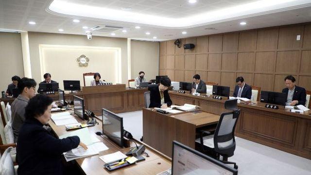 수원특례시의회 기획경제위원회, 조례안 등 4건 심사