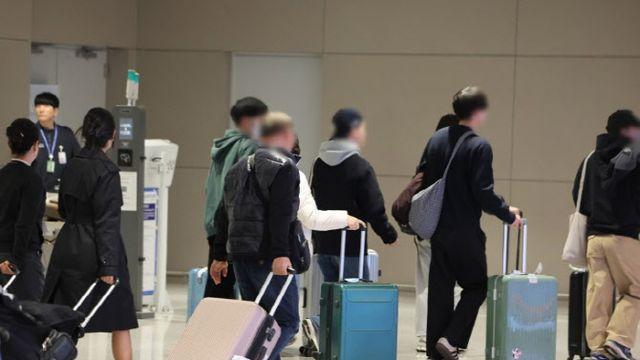'중동에 발 묶였던' 372명 두바이 직항편으로 인천공항 도착