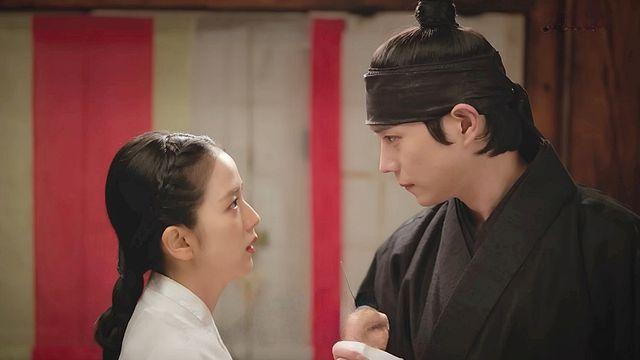 넷플릭스 일냈다...오늘 첫 공개인데 벌써 1위 휩쓴 '레전드 캐스팅' 한국 드라마