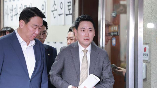 장동혁, '징계 제동'에 침묵…당내선 윤리위원장 사퇴 요구 빗발