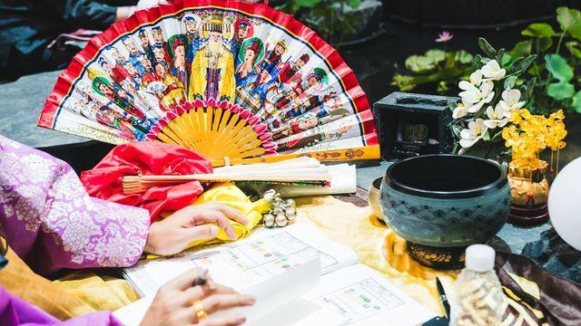 ‘무빙’ 제친 ‘운명전쟁49’…‘K-샤먼’ 글로벌 통했다 [OOTD]