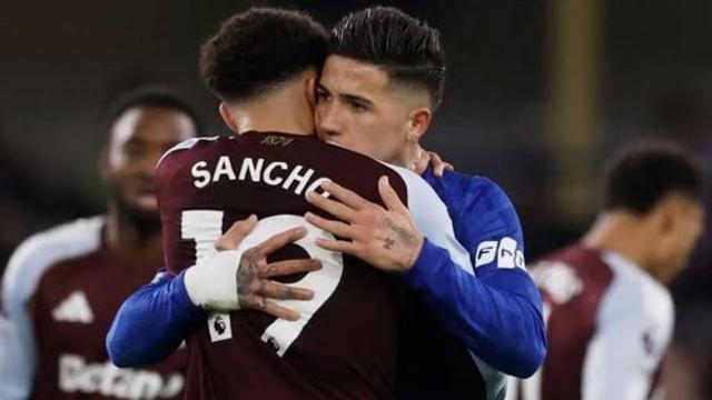 축구도 못하는데 집중은 더 안 한다...제이든 산초, 지고 있는데 