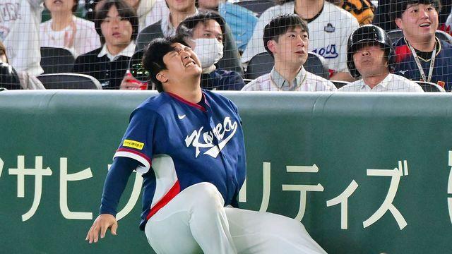 '문보경 펜스 충돌→日 코치 간호' 화제…