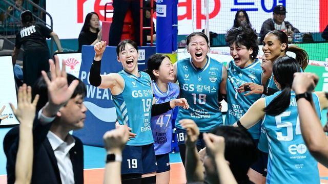 프로배구 GS칼텍스, 선두 도로공사 잡고 4위… 한국전력은 3위 도약