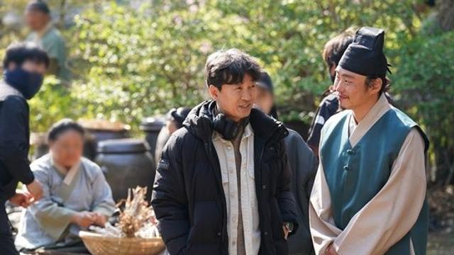 '감독' 장항준, 유작은 미뤄둡시다…눈물 자국 싹 지운 '천만 거장' [왕이 된 '왕사남'②]