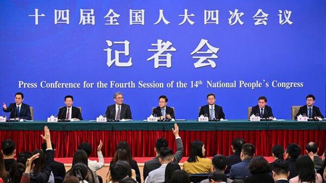 중국 “AI 산업 10조 위안 규모로”…5개년 계획 통해 미래 산업 집중 육성