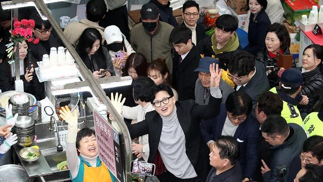 한동훈, 부산 與전재수 지역구 찾아 