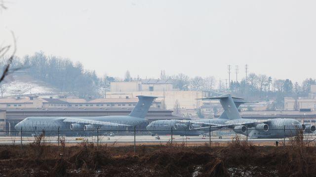 오산 기지 미군 대형 수송기 잇단 이륙…패트리엇 차출 우려 제기