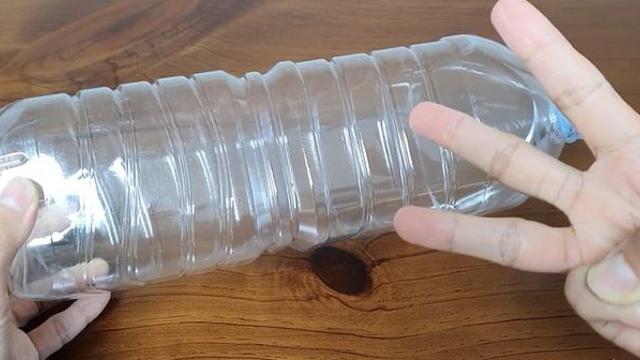 지금 당장 빈 생수병을 '옷장' 안에 넣으세요...골치 아픈 일이 딱 끝납니다