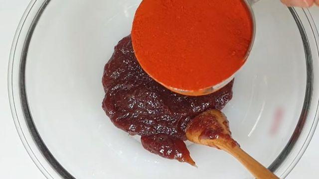 애매하게 남은 딸기잼에 '고춧가루' 넣어보세요…1년 동안 가족들이 이것만 찾네요