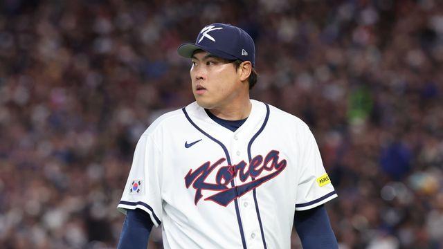 통한의 솔로포 한방…17년 만에 도쿄돔 등판한 류현진, 공 50개로 3이닝 1실점