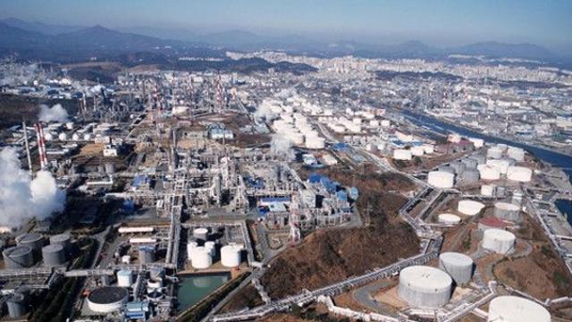 울산 온산공단 송유관서 원유 200L 유출에 긴급 방제 작업 실시