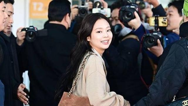 제니, 파리서 쫓아다니며 사인 구걸…