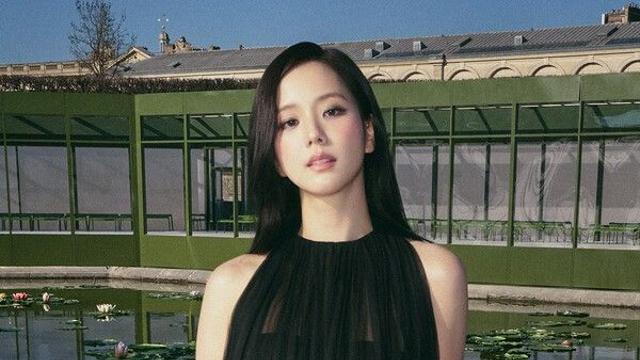 파리 패션위크 빛낸 디올 글로벌 앰배서더 지수... 2026 FW 컬렉션서 시크한 꾸뛰르 뷰티룩 공개