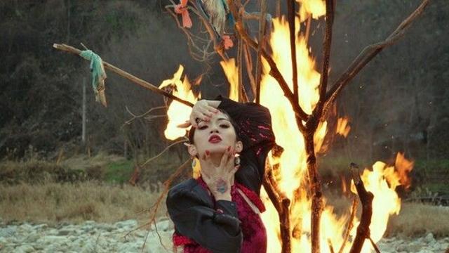 [인디N영화] 농악의 울림 속에서 피어나는 존재의 이야기, 변성빈 감독 ‘공작새’