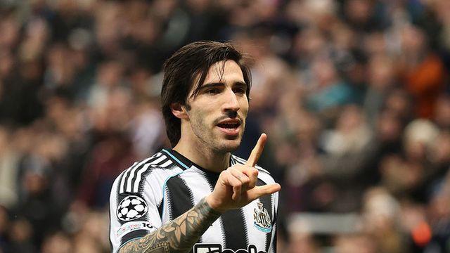 맨유 비상! 카세미루 대체자 1순위 인기 폭발…“레알-아스널도 토날리 영입전 참전”