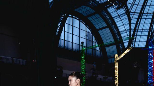 제니의 샤넬 2026 공방 컬렉션 룩, 공항부터 쇼까지