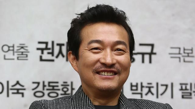 '음주뺑소니' 배우 이재룡 경찰 출석…'술타기' 의혹 추궁(종합)