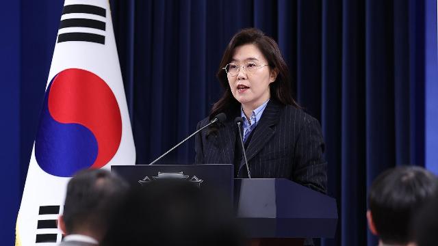 靑, '사법시험 부활 검토' 보도에 