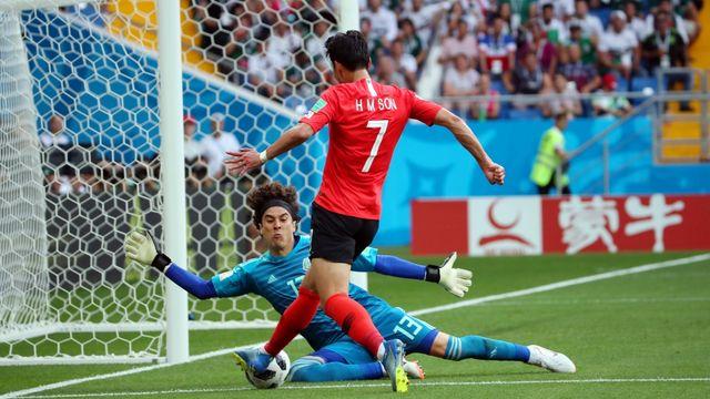 '손흥민 눈물 펑펑' 그 때 GK, SON 리턴매치 또 이룰까…주전 골키퍼 '시즌아웃'→오초아 복귀 가능성