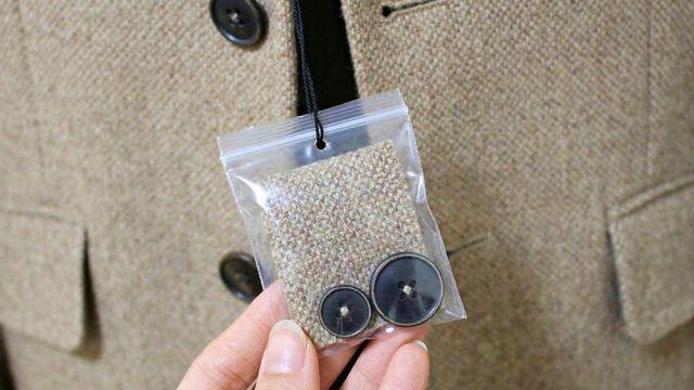 수선용인 줄 알았는데 아니었다…새 옷 사면 단추와 함께 '자투리 천' 주는 진짜 이유