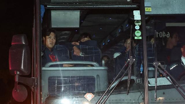 [WBC] 경찰 호위 속 입성한 대표팀 