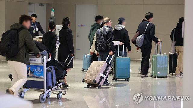 사우디서 日전세기 탄 한국인 11명 도쿄 도착