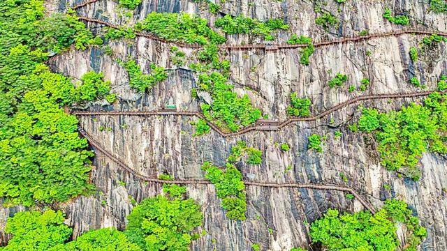 놀랍게도 해외 아닙니다…섬진강 절벽 위 '1km 하늘길', 짜릿한 트레킹 명소