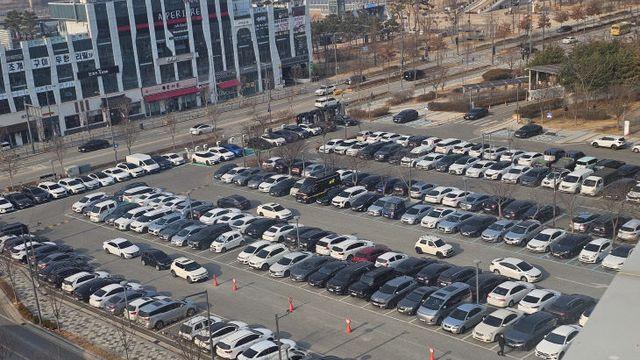 세종시청 '주차 대란', 전기차 역차별 논란으로 확산