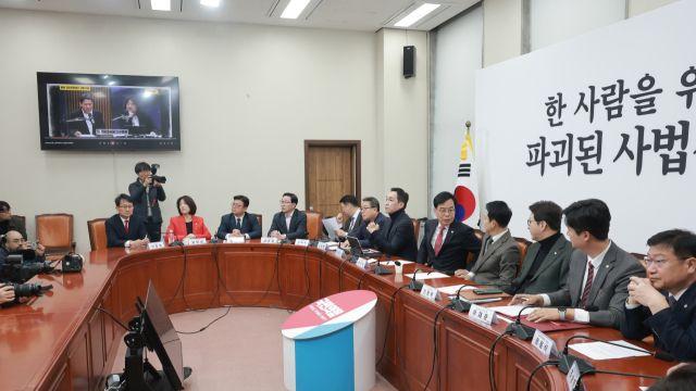 국힘 최고위에서 김어준 동영상 튼 김민수…장동혁 ·송언석 