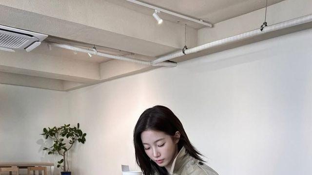 트렌치코트, 이젠 길면 촌스럽다? 카즈하, 나나, 이시안의 숏 트렌치코트 활용법