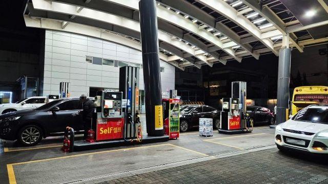 정부 '석유 최고가격제' 전격 시행, 주유소 기름값 '뚝'