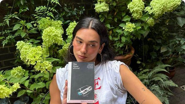 두아 리파·카이아 거버·다코타 존슨, 핫걸들이 책을 이야기하는 방법