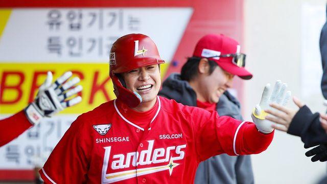 ‘두산→SSG’ 김재환, 시범경기 첫 홈런 터졌다! KIA 김태형 상대 솔로포