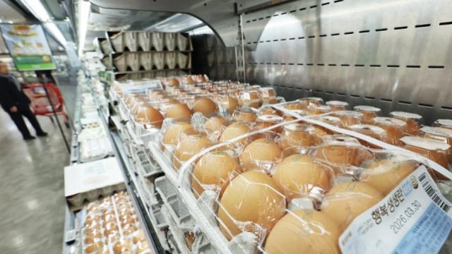 계란 한 판 결국 7천원 돌파…1년 전보다 천원 넘게 올라