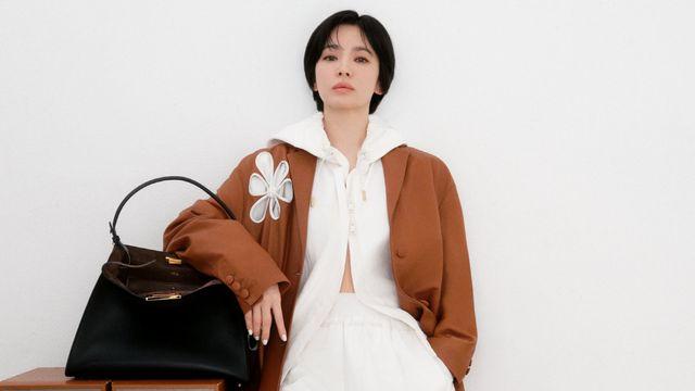 송혜교, 매끈 뱃살 빼꼼…시크한 카리스마 [화보]