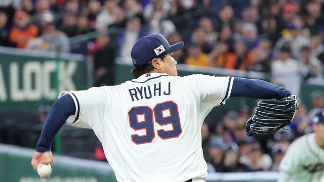 타니스 주니어 얼어붙었다…류현진, 113㎞ 커브로  삼진, 도미니카공화국 타선 상대로 삼자범퇴 출발