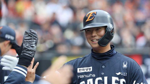 한화 2라운더 포수 허인서, 시범경기 3호포...송찬의·오명진 잇는 시범경기 깜짝 스타