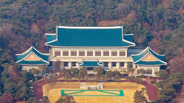 靑, 트럼프 ‘호르무즈 군함 파견’ 언급에 신중 대응