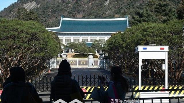 트럼프 군함 파견 요청...靑 