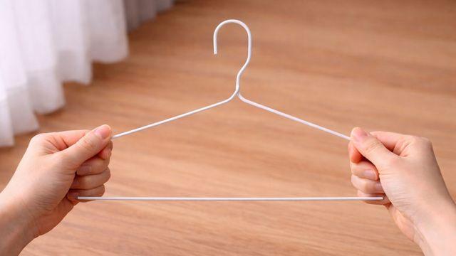 집에 있는 세탁소 옷걸이는 일단 구부려 보세요…살림 난이도 확 낮아집니다