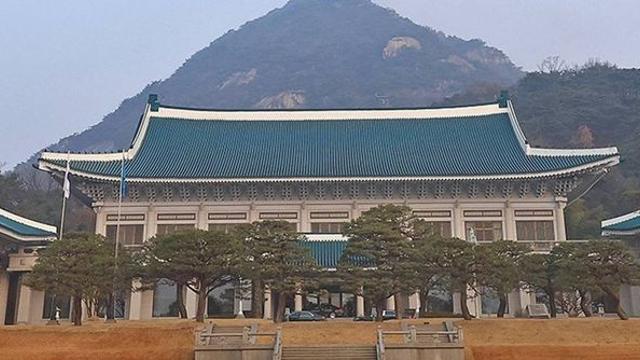 트럼프 '군함 파견' 요구에…청와대, 오늘 조심스럽게 ‘입장’ 내놨다