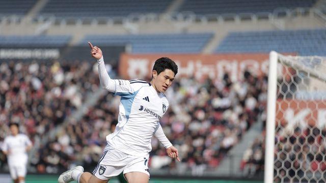 [SD 부천 라이브] PK 스스로 만들고 직접 마무리한 이동경, 울산을 구하다…‘초반 돌풍’ 부천의 거센 역습 꺾고 2-1 승리→개막 2연승 질주