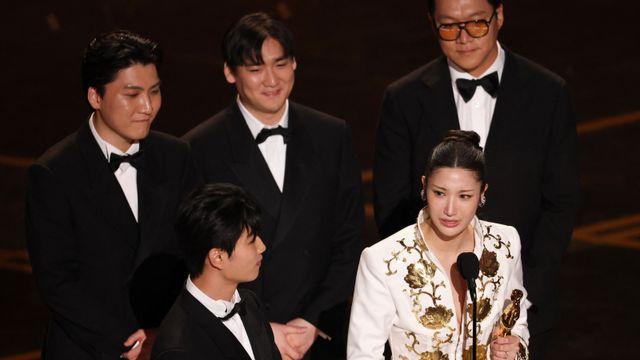 ‘케데헌’ 수상 소감 도중 마이크 꺼…美 아카데미, 인종차별 논란 [왓IS]